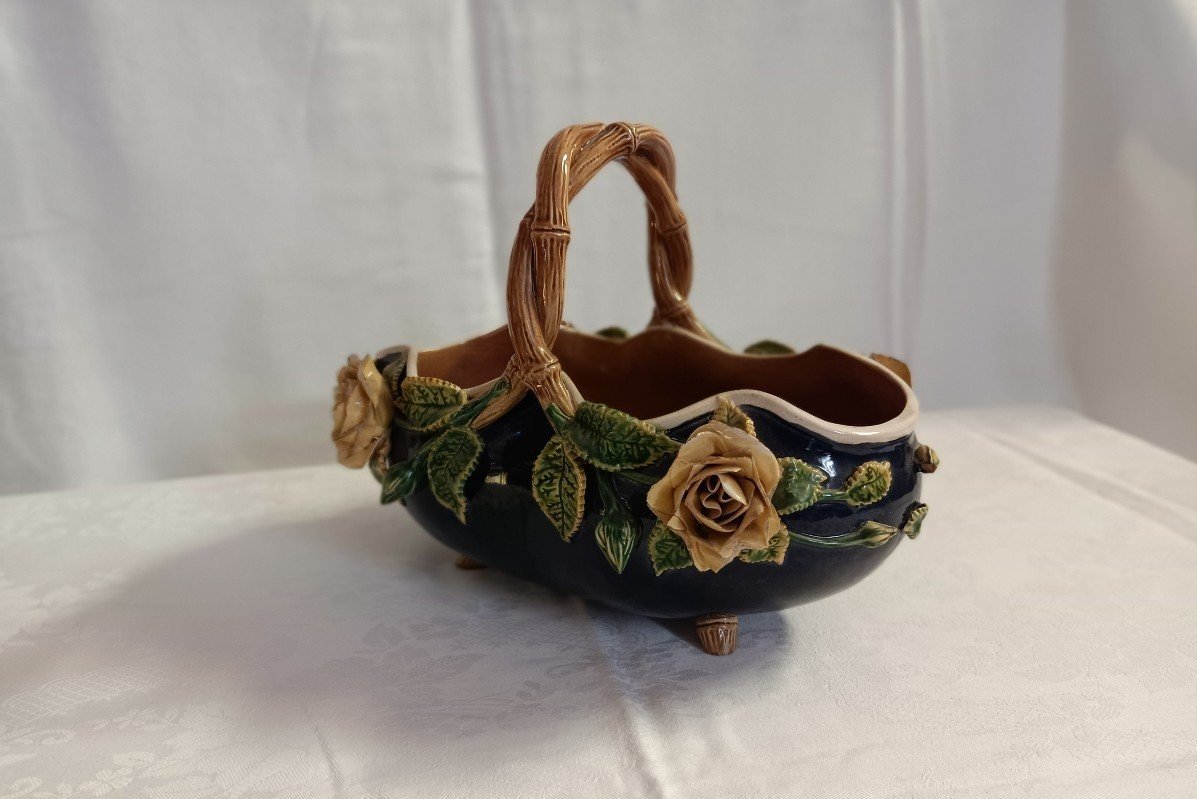 Majolica Earthenware From Minton England. Cobalt Blue Basket With Roses 1841 19th Century