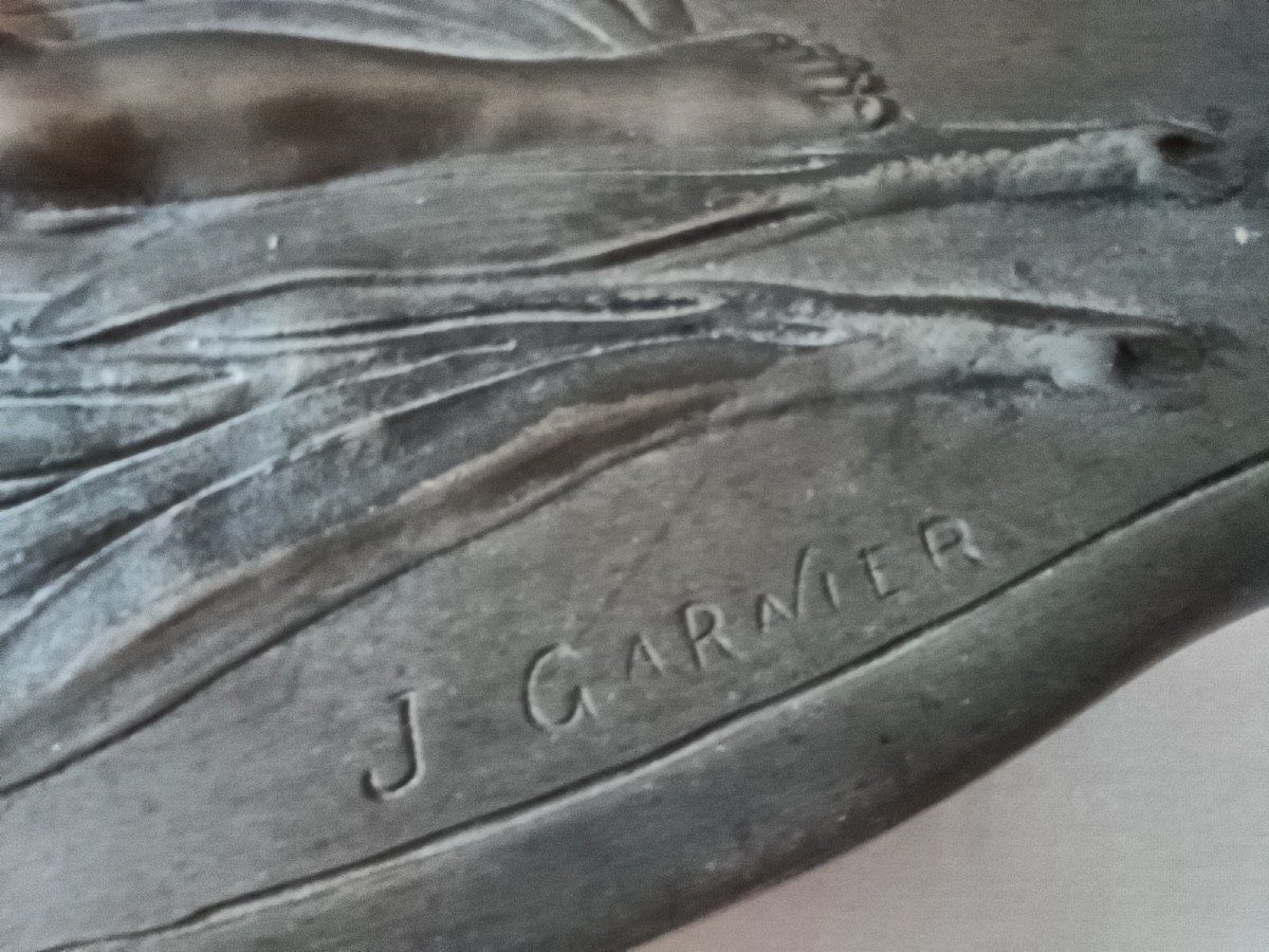  Jean Garnier Coupe Bas Relief en étain, période art nouveau , jeune fille et angelot. -photo-2