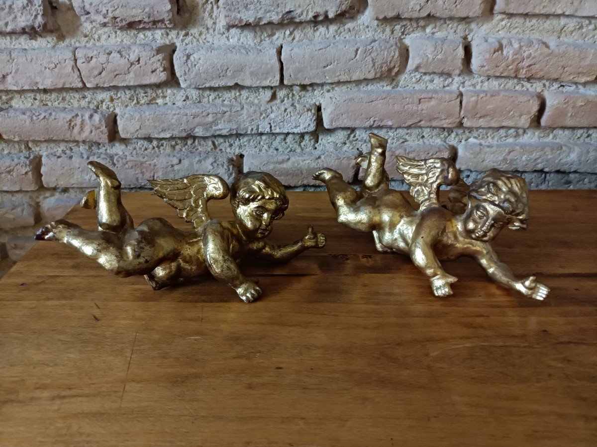 Pair Of Putti Cherubs In Carved And Gilded Wood, Italy