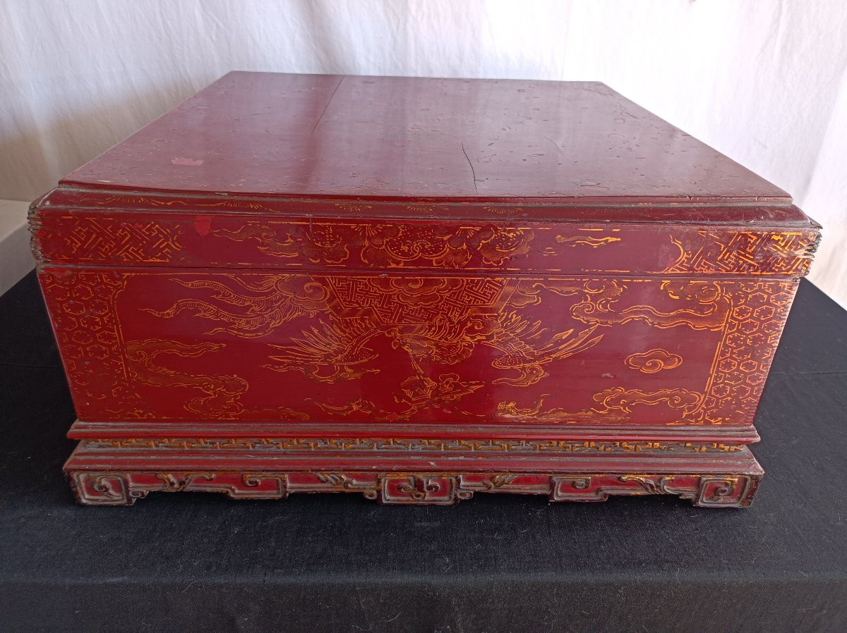 China Red And Gold Lacquered Wooden Chest, 19th Century-photo-4