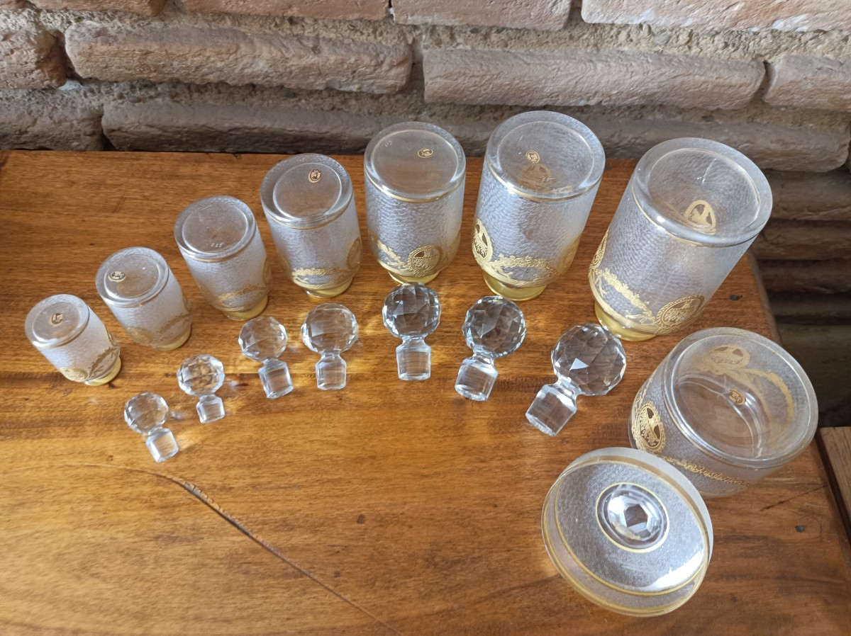 Série de 7  Flacons et 1 poudrier en Cristal de St Louis modèle Sapho  XIXe siècle-photo-2