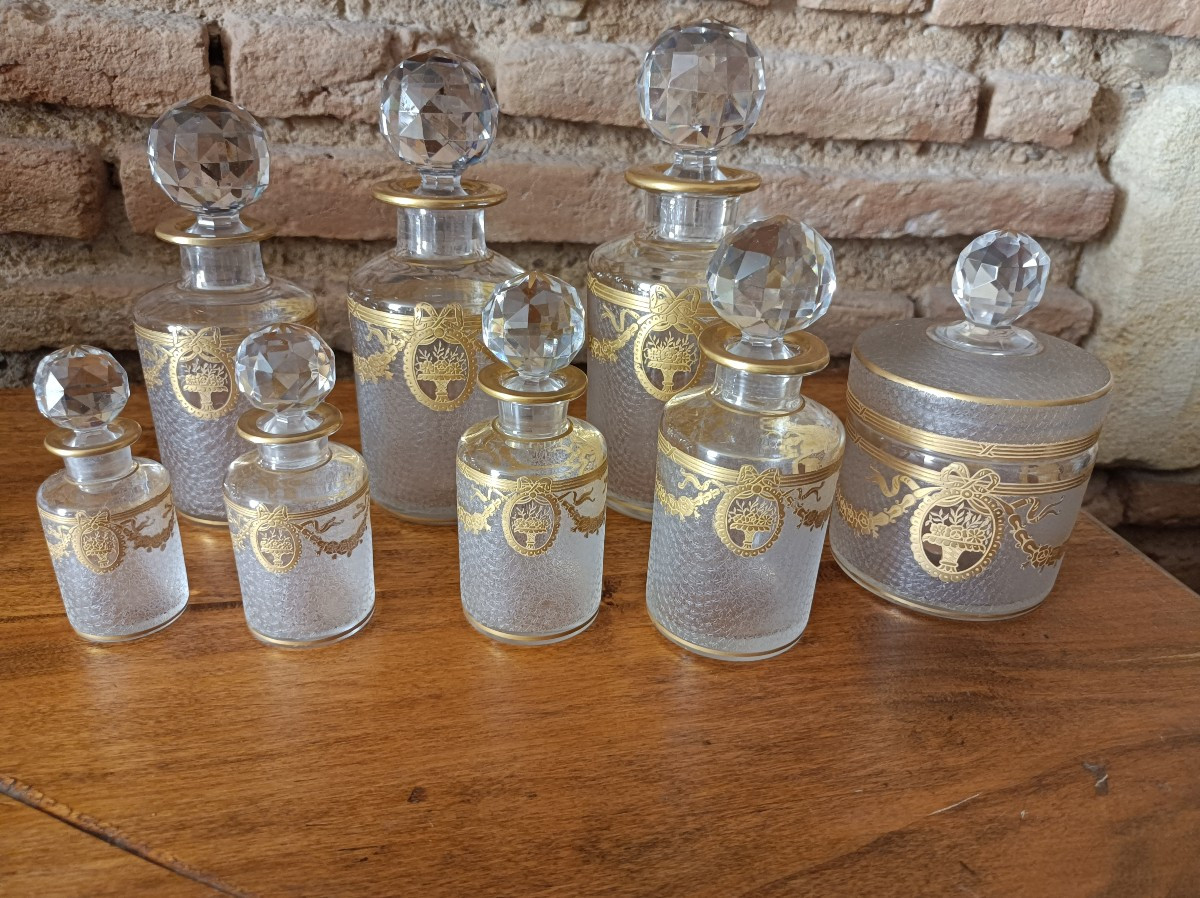 Série de 7  Flacons et 1 poudrier en Cristal de St Louis modèle Sapho  XIXe siècle