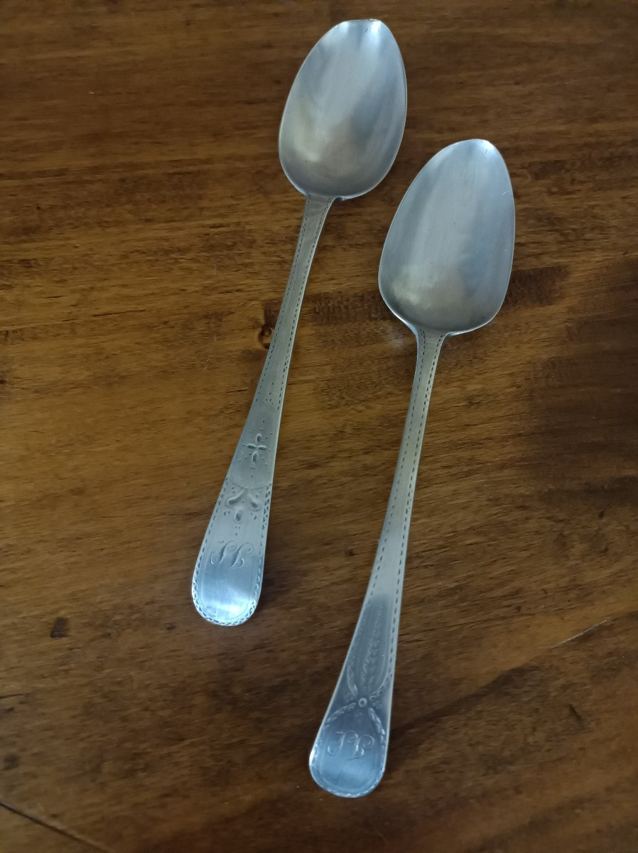  2  CUILLIERES  ARGENT MASSIF ANGLETERRE XVIIIe SIECLE