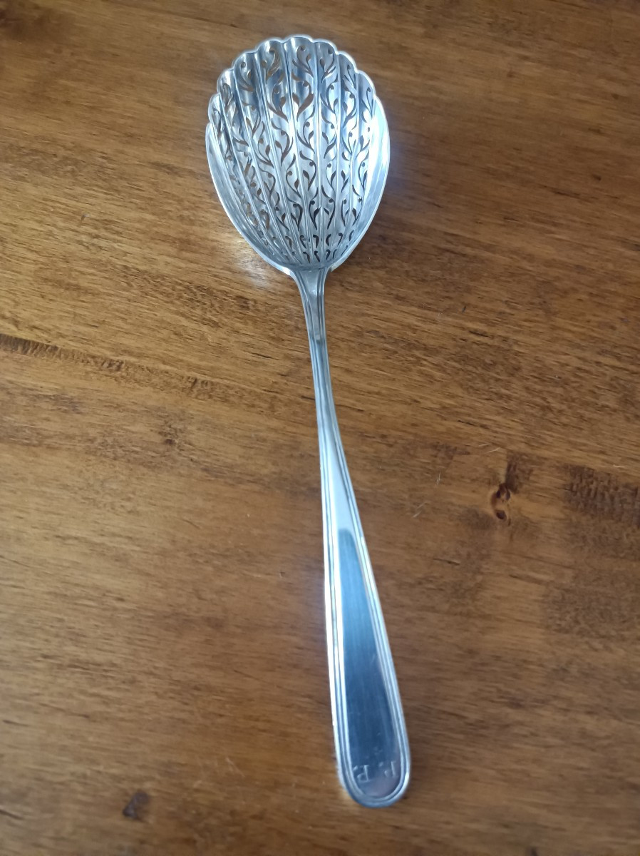 Cuillère à  fraise saupoudreuse poinçon association des orfèvres 1793  XVIII Siecle