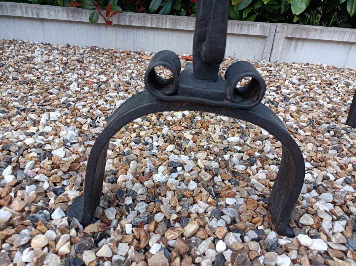 Paire de chenets en fer forgé d'époque 18ème siècle-photo-1