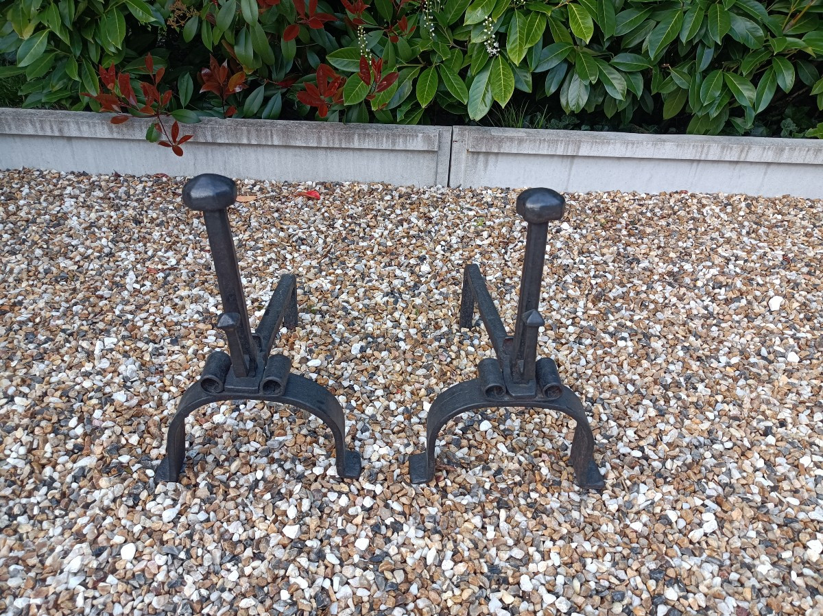 Paire de chenets en fer forgé d'époque 18ème siècle