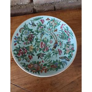 Chine  Assiette En Porcelaine Céladon au émaux de Canton XIXe Siècle 