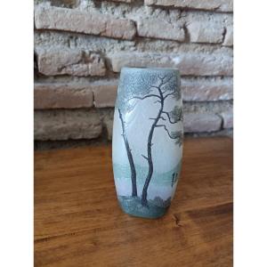 LEGRAS (1839-1916 ) vase à décor d'un paysage vosgien d'un bord de lac dégagé a l'acide