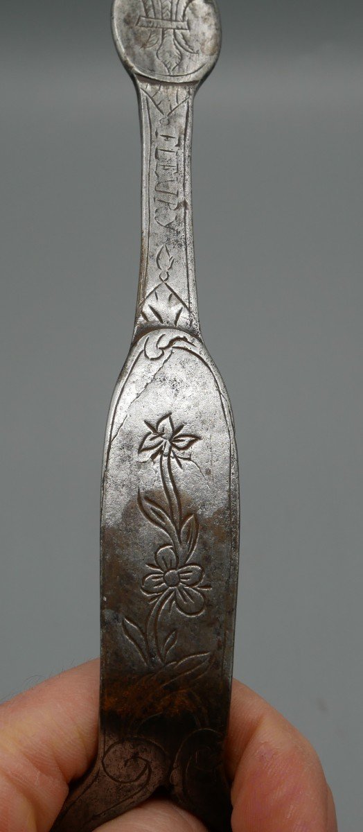 Fourchette à rôt, fourchette de cheminée en fer forgé, Fleur de Lys, Patronymique, XVIIIème-photo-4