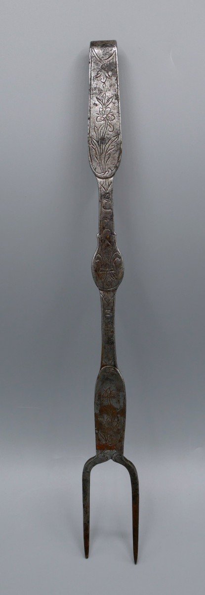 Fourchette à rôt, fourchette de cheminée en fer forgé, Fleur de Lys, Patronymique, XVIIIème