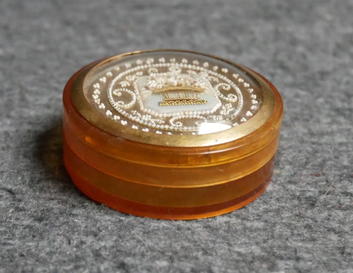 Boîte Ronde, Tabatière, En écaille Et Fixé Sous Verre à Décor De Corbeille, Empire, XVIIIe-photo-2