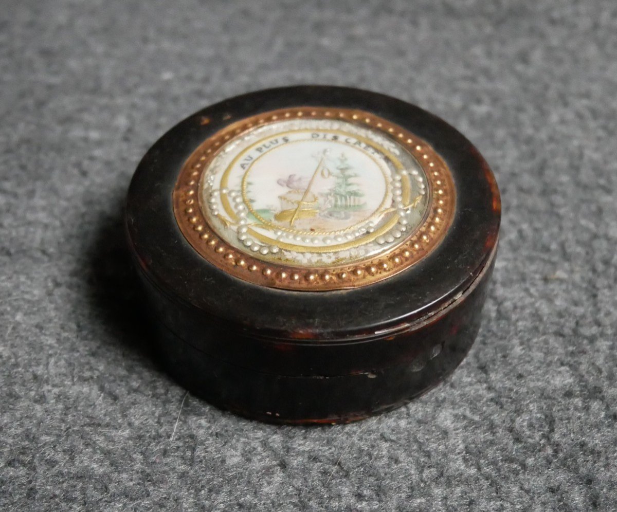 Boîte à Mouches En Corne Et Miniature Sous Verre, "au Plus Discret",  XVIIIème Siècle-photo-2