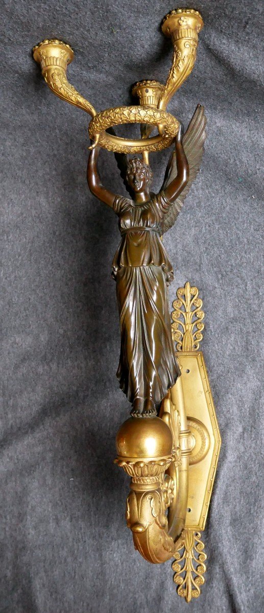 Importante Torchère Empire En Bronze doré à Deux Patines, Victoire Ailée, Thomire, XIXème