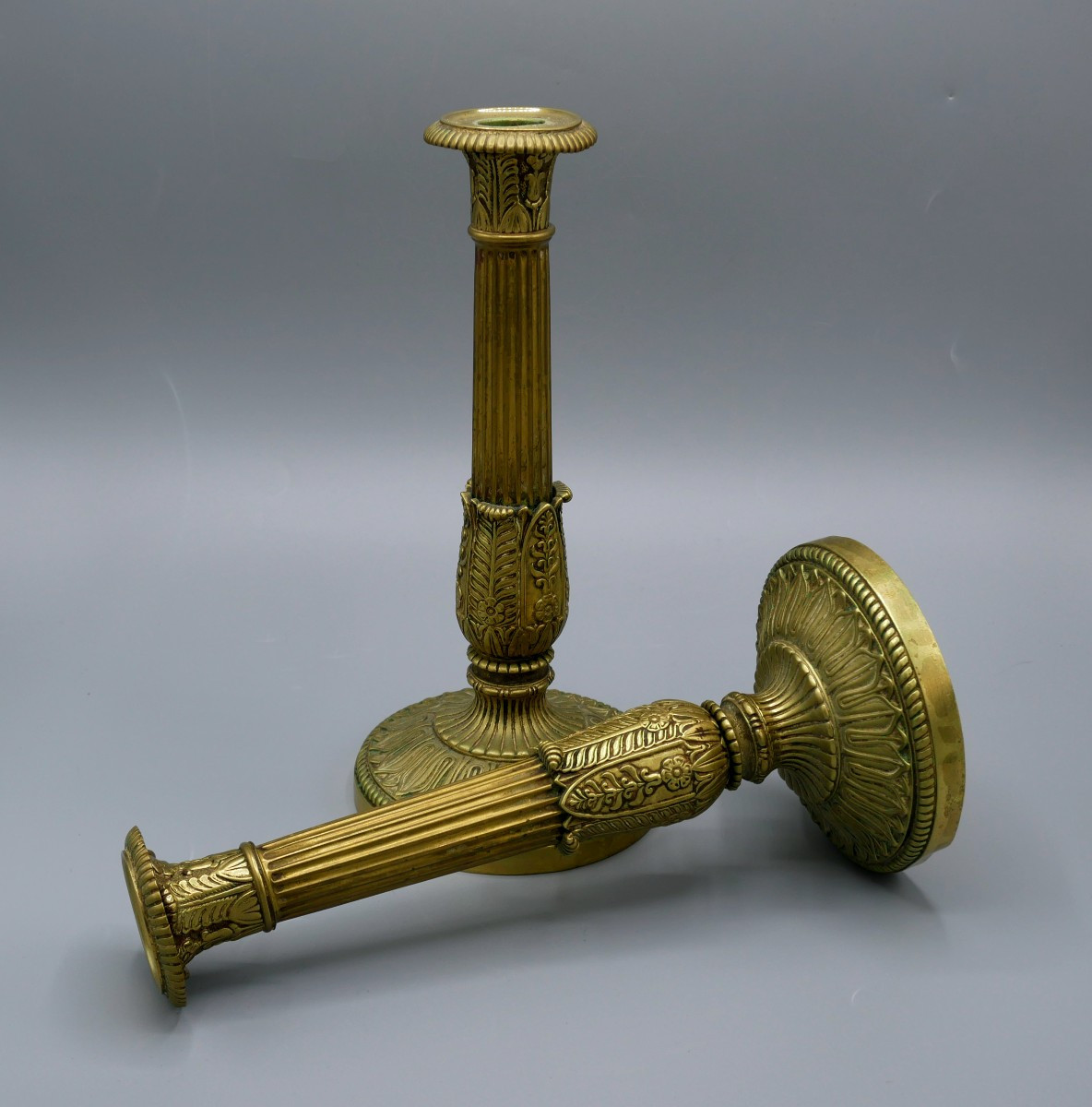Paire De Bougeoirs En Bronze, Empire, Décors De Palmettes, XIXème Siècle