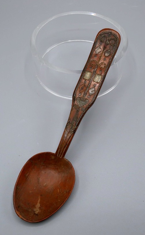 Cuillère de Mariage Bretonne en Bois Sculpté et Incrustations, Bretagne, XIXème siècle