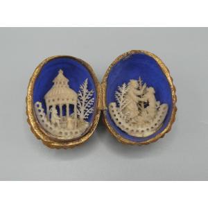 Boîte Miniature en Forme de Noix, Sculptée de Scènes Miniatures, XVIIIème, XIXème siècle