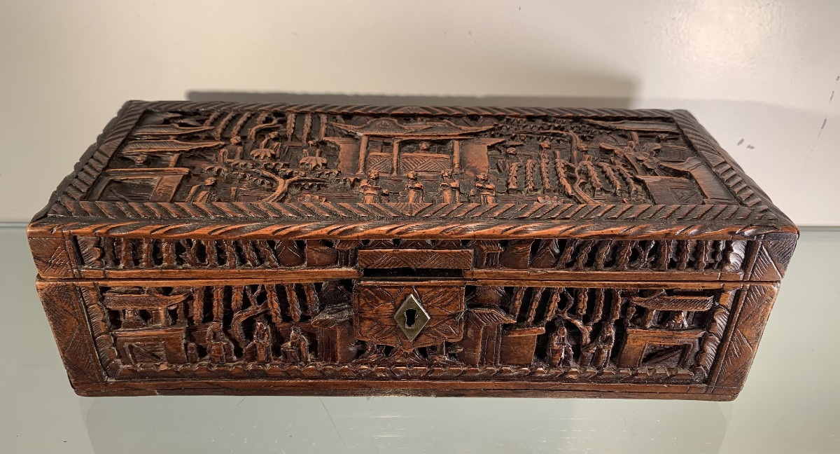 Chinese Cantonese Box In Sental Wood, 19th Century