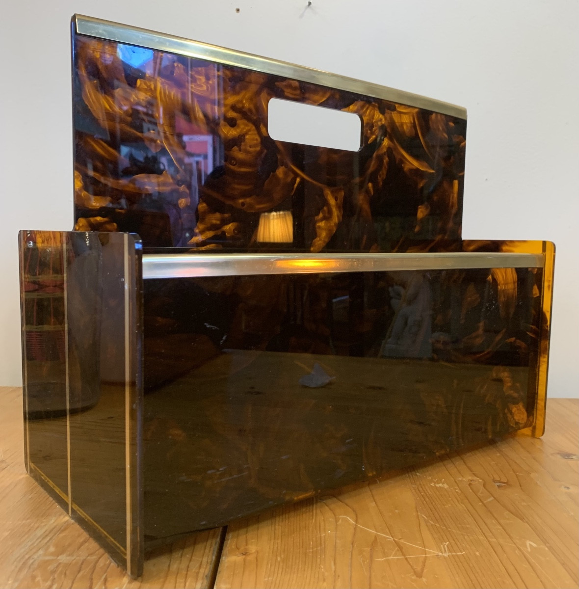 Tortoiseshell-style Plexiglass Magazine Rack, France, 1970s-photo-3