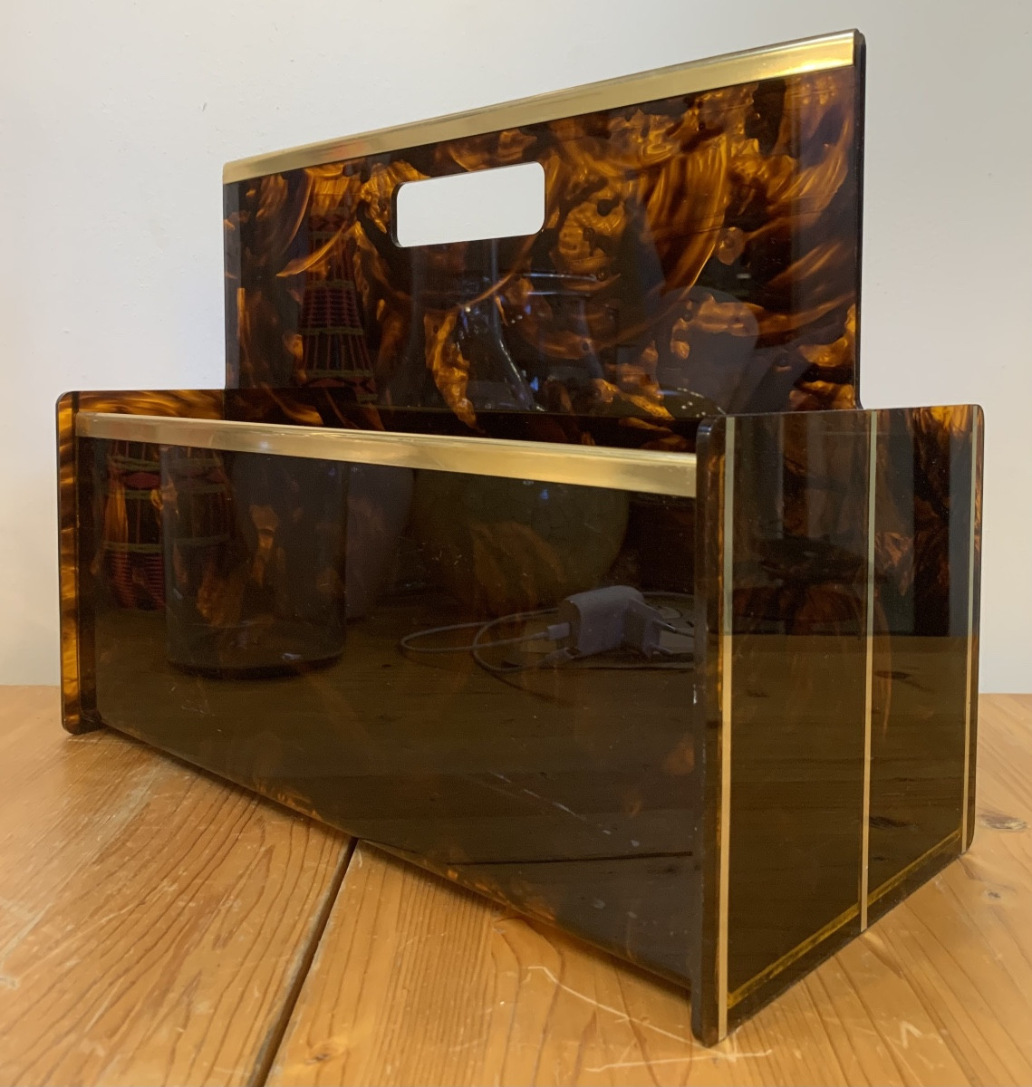 Tortoiseshell-style Plexiglass Magazine Rack, France, 1970s
