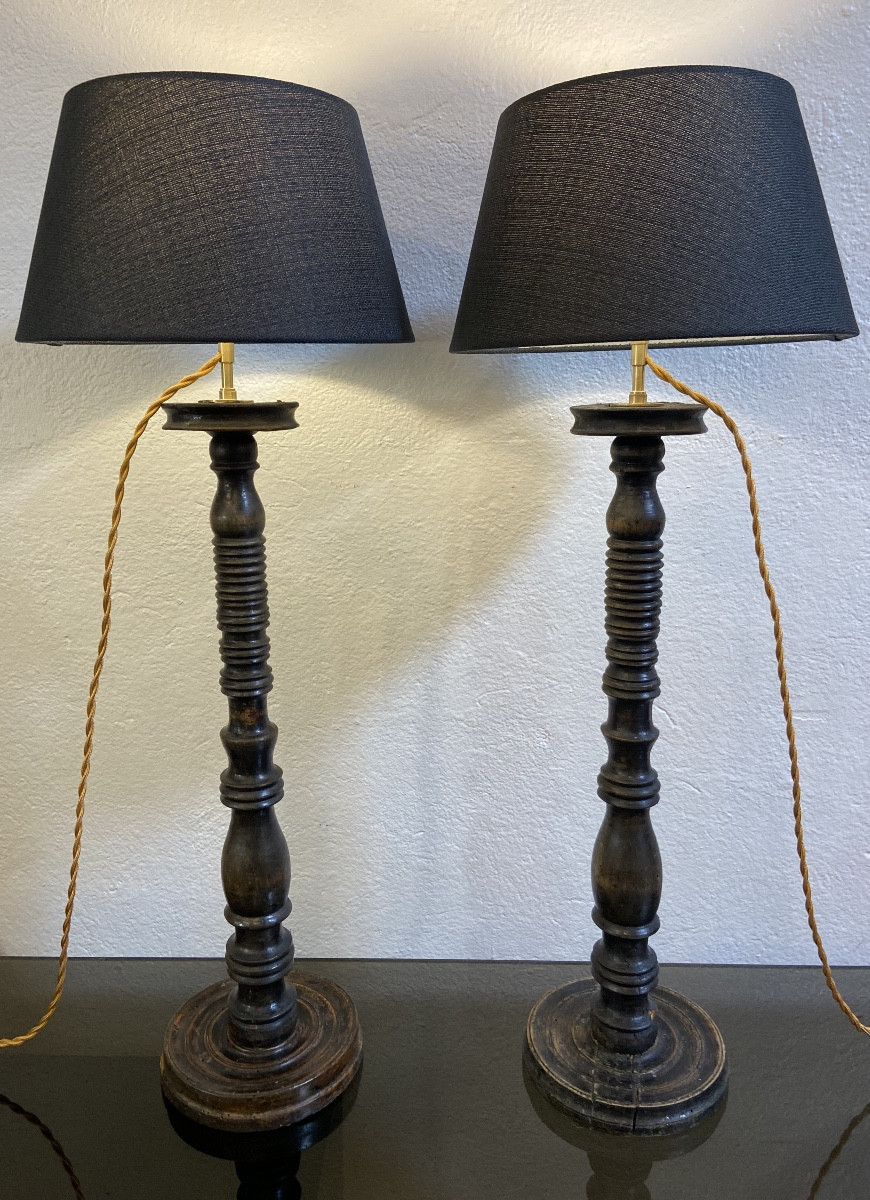 Paire De Pique Cierges En Bois Montés En Lampes, Epoque XVIIIe