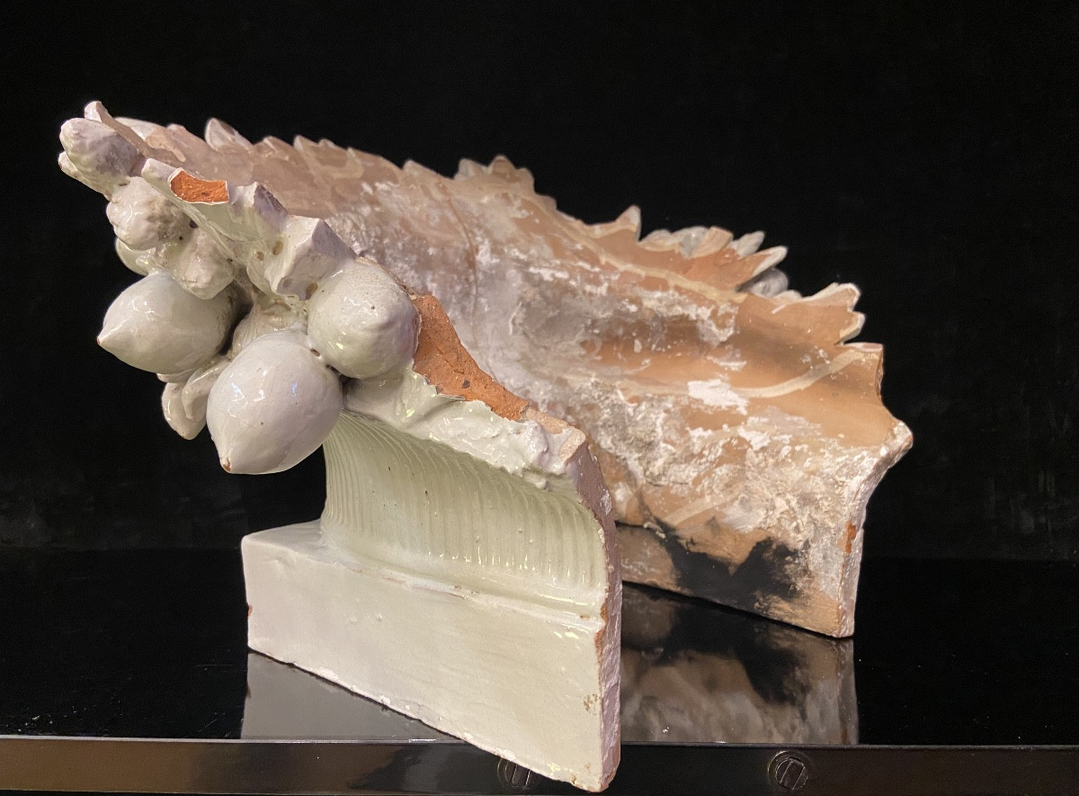 Couronne De Poele En Faïence Blanche, Epoque XIXe-photo-1