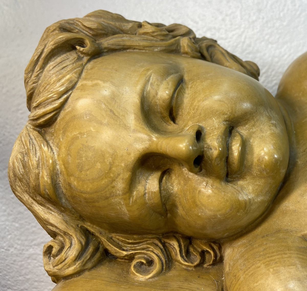 Sculpture A L'enfant Endormi En Marbre Jaune, Epoque 1900 ou Antérieure -photo-4