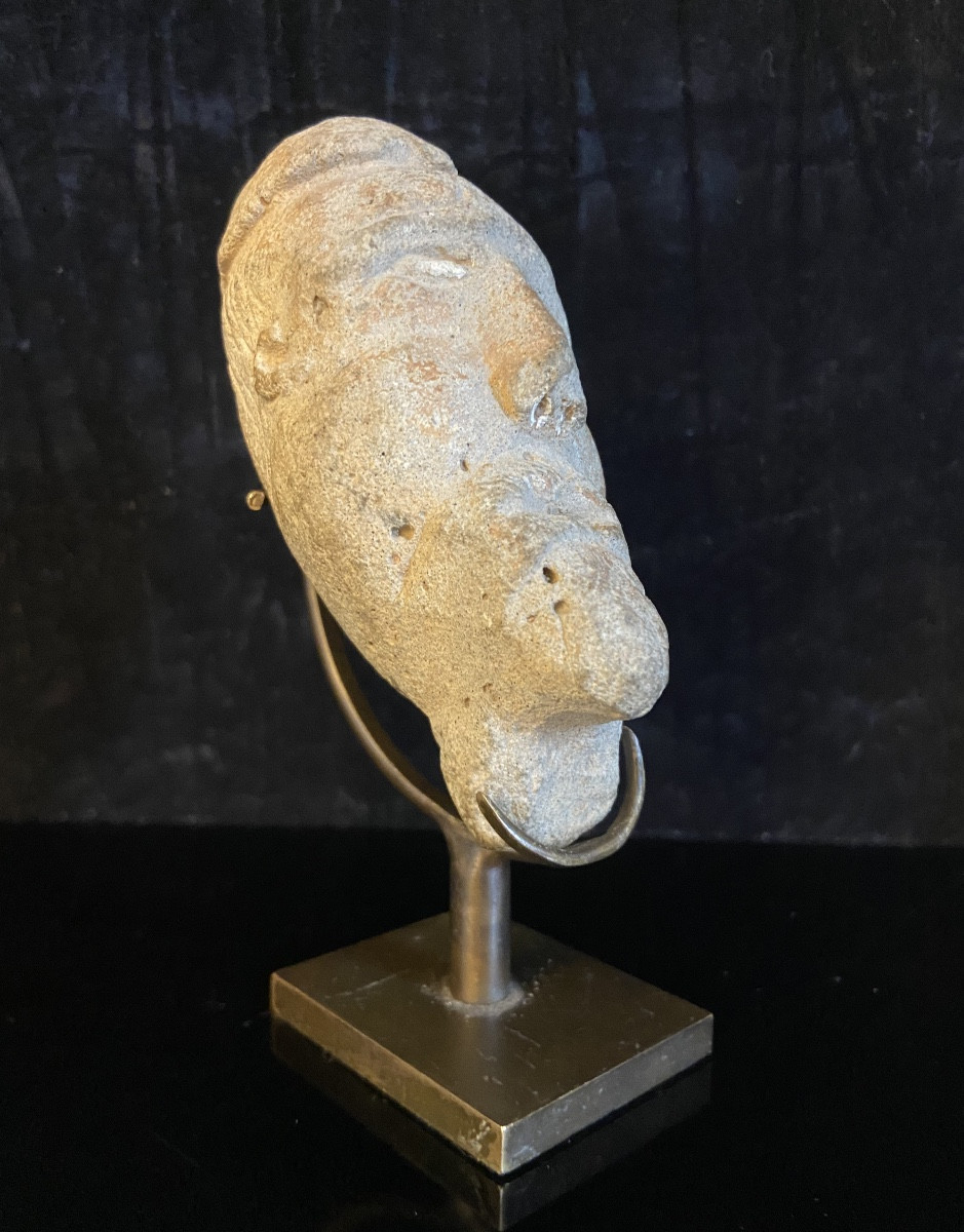 Petite Tête Votive Celtique, Grès Sculpté, XIe/XIIeSiècle ap. J.C.-photo-4
