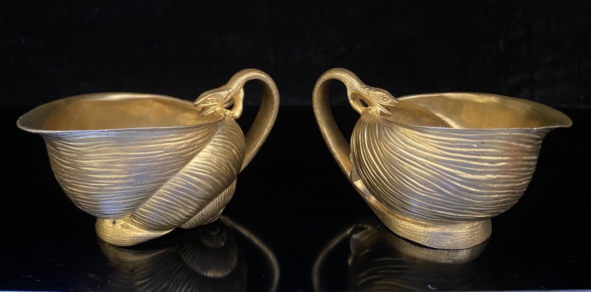 Deux Tasses Verseuses Art Nouveau, Bronze Doré, Epoque Fin XIXe/Début XXe