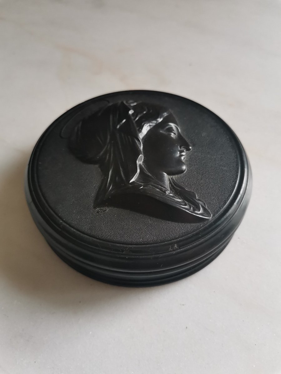 Black Bakelite Box With The Effigy Of The Virgin Mary, Late Nineteenth Time-photo-2