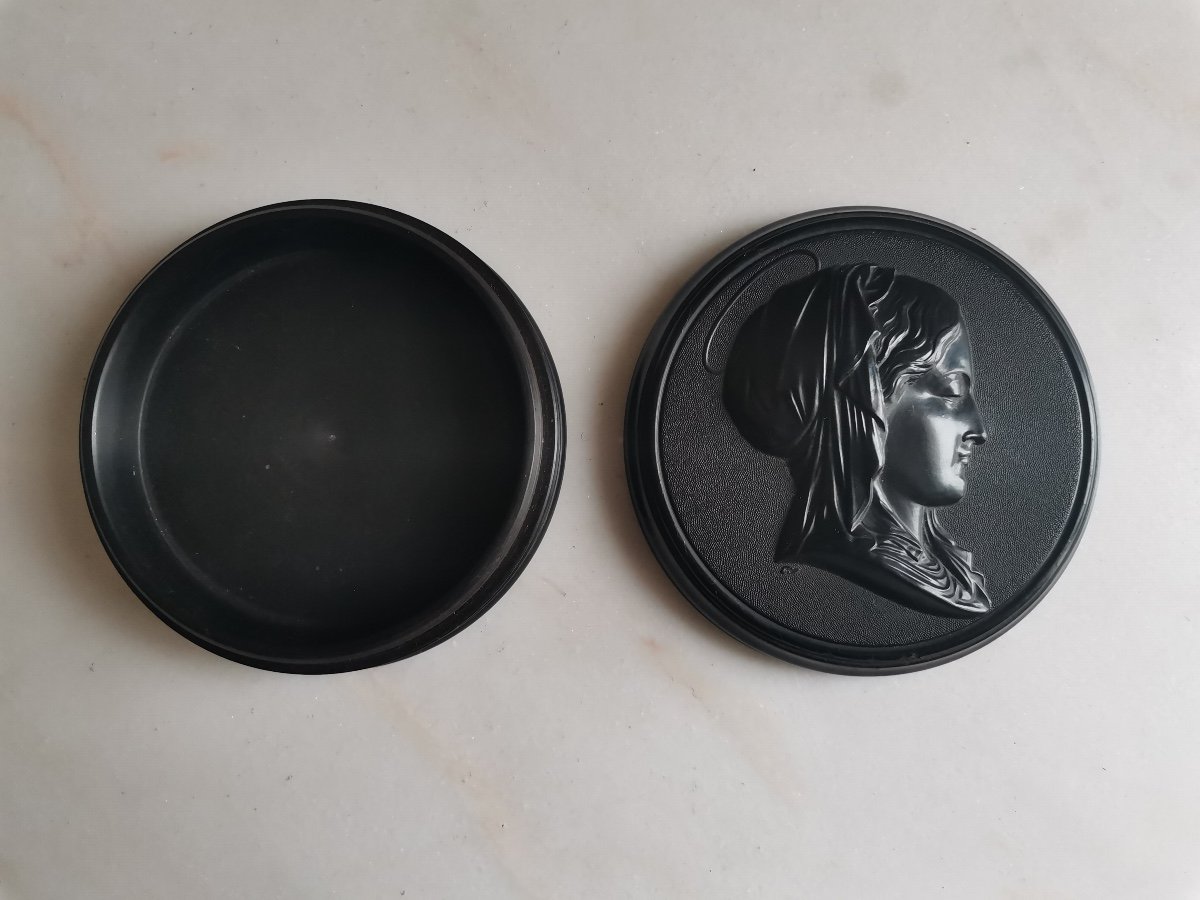 Black Bakelite Box With The Effigy Of The Virgin Mary, Late Nineteenth Time-photo-3