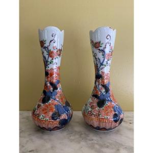 Paire De Petits Vases En Porcelaine De Imari, Japon, Epoque Début XXème