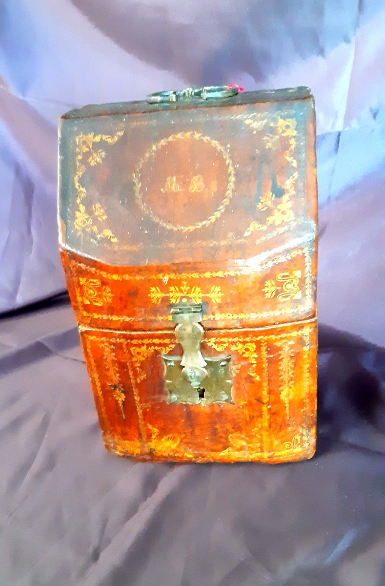 coffret à couverts en bois gainé de cuir du XVIIIème siècle