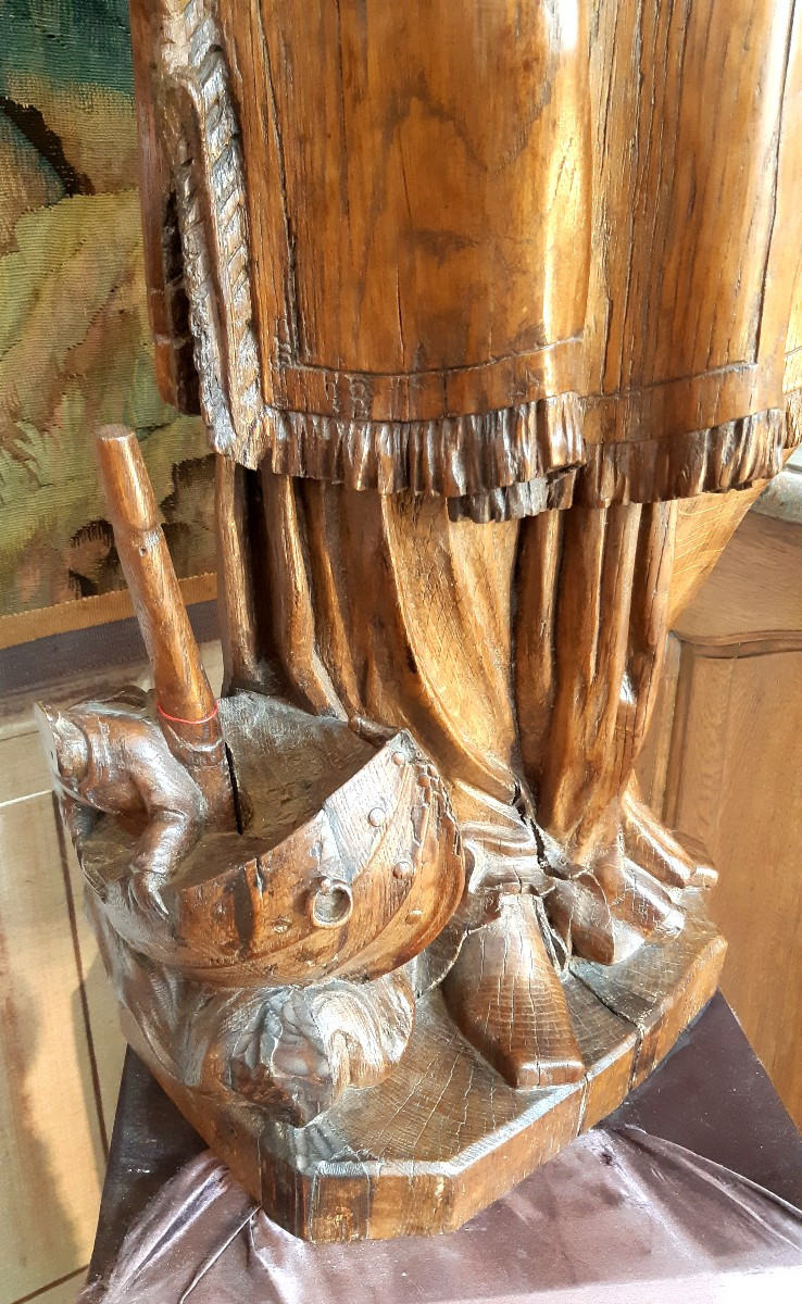 Large Natural Oak Sculpture: Saint Vulfran -photo-1
