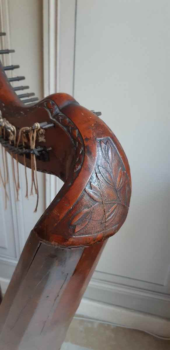 harpe en bois sculpté et peint de la fin du XVIII ème siècle-photo-1