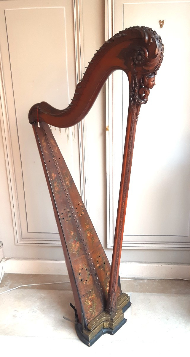 harpe en bois sculpté et peint de la fin du XVIII ème siècle