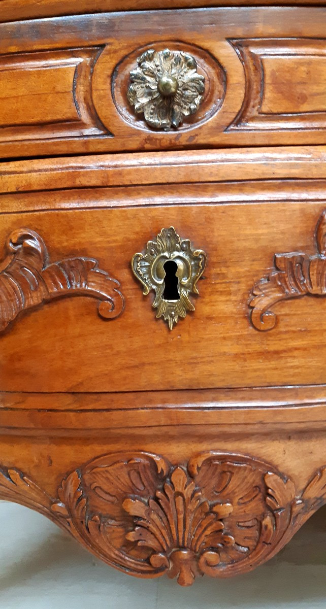 Commode " sauteuse" provençale en noyer sculpté, plateau marbre-photo-4