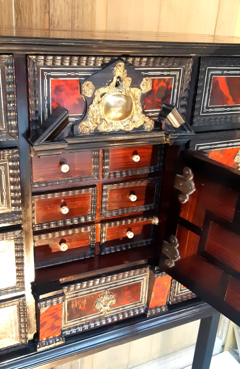 Cabinet flamand du XVIIème en ébène, écaille de tortue, marqueterie.-photo-2