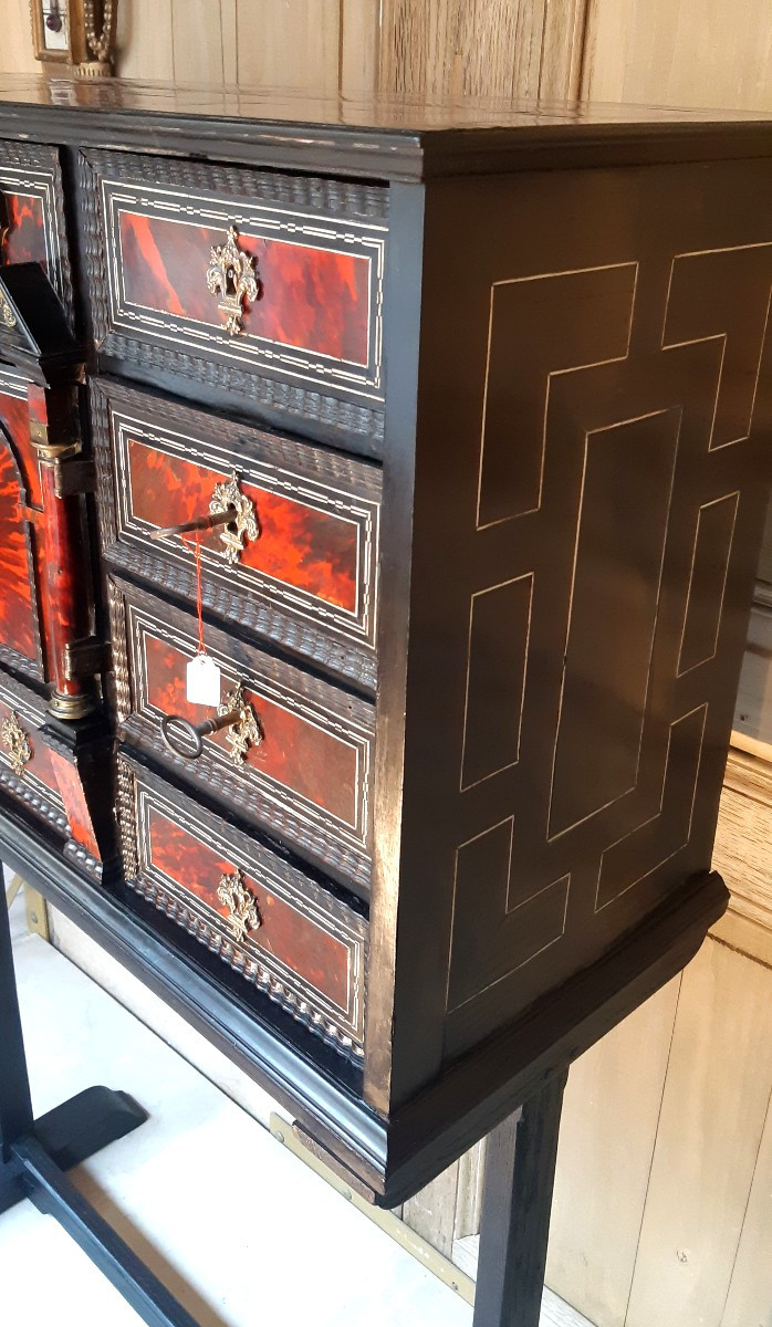 Cabinet flamand du XVIIème en ébène, écaille de tortue, marqueterie.-photo-2