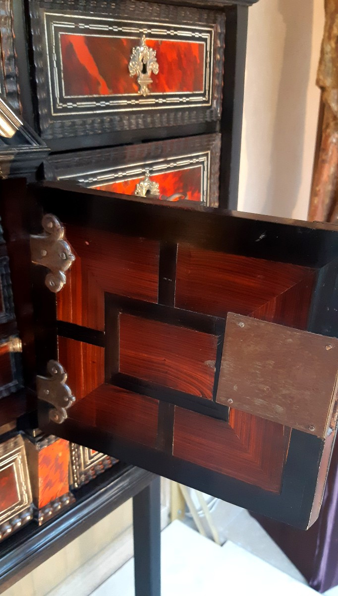 Cabinet flamand du XVIIème en ébène, écaille de tortue, marqueterie.-photo-3