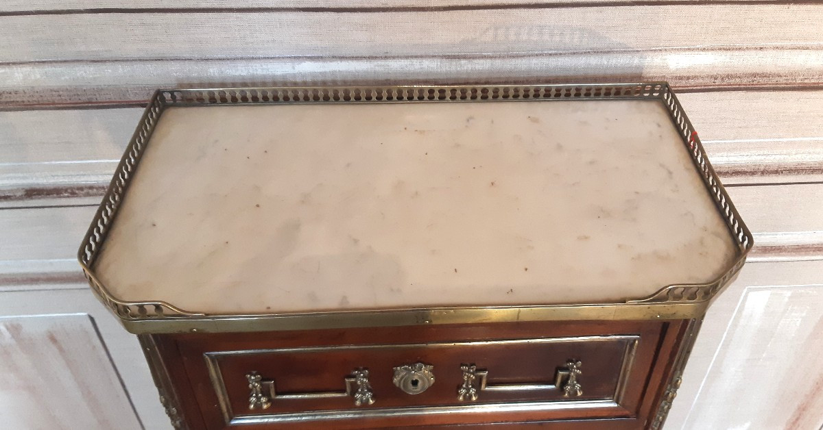 A Very Small Mahogany Chest Of Drawers From The Louis XVI Period-photo-2