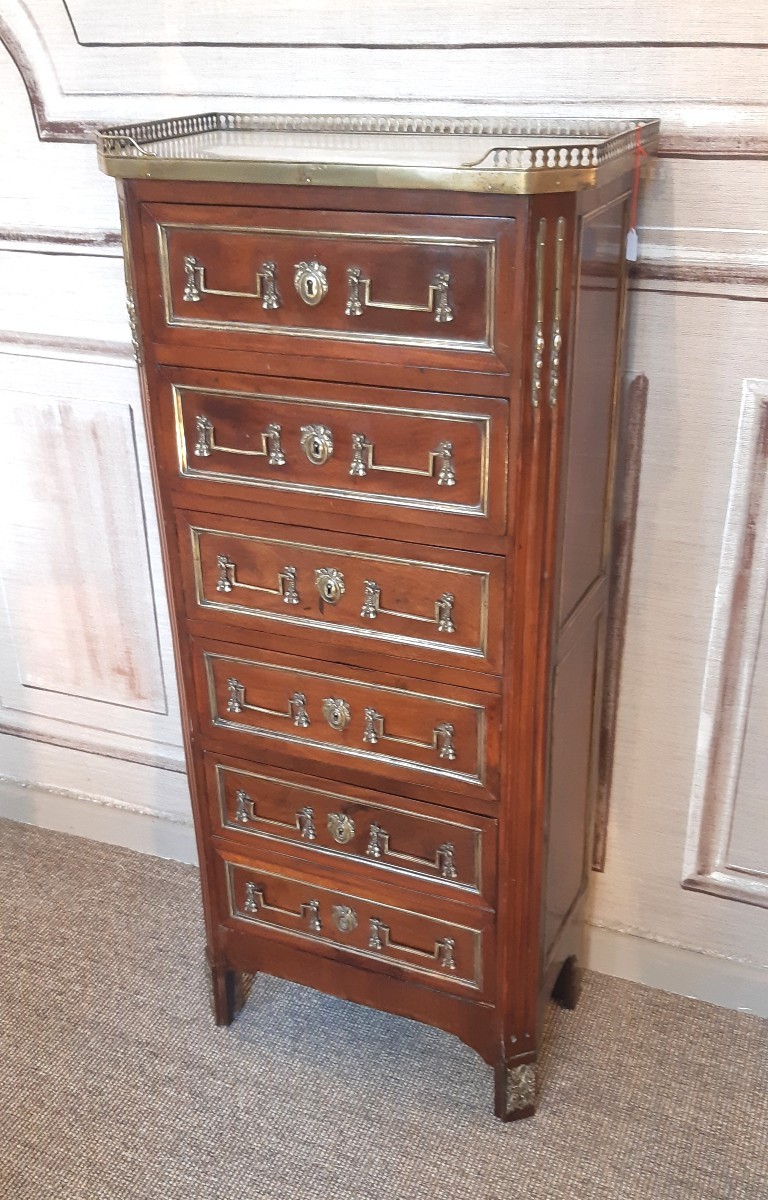 A Very Small Mahogany Chest Of Drawers From The Louis XVI Period