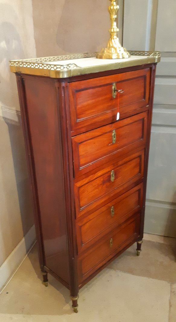 Petit chiffonnier en acajou massif d'époque Louis XVI.