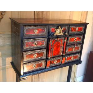 Cabinet flamand du XVIIème en ébène, écaille de tortue, marqueterie.