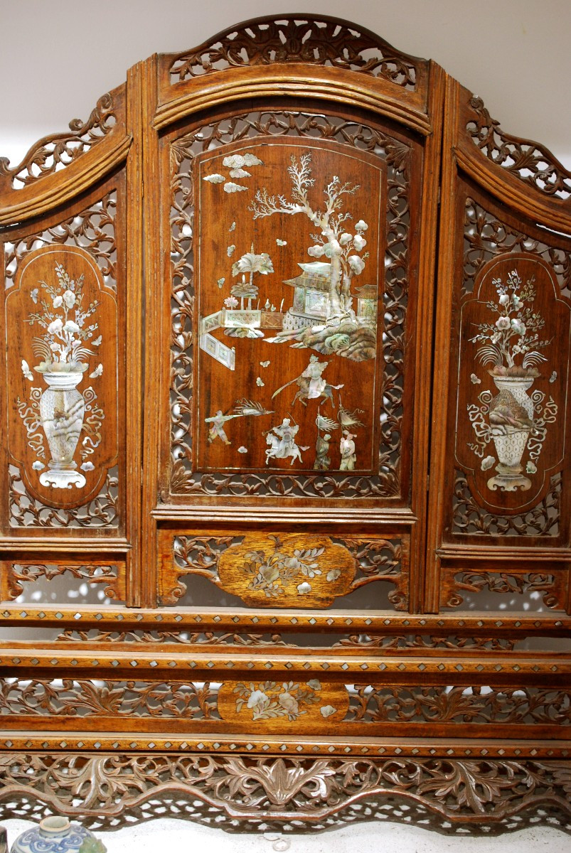 Rosewood And Mother-of-pearl Letter Screen With Pagoda Decor, Horsemen And Floral Decor, China-photo-2