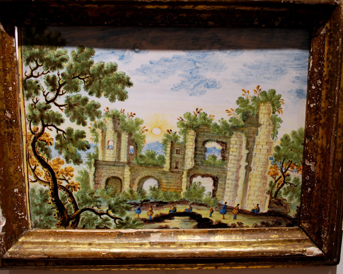 Paire de plaques en faïence de Castelli époque dix huitième siècle à décor de ruines animées-photo-2