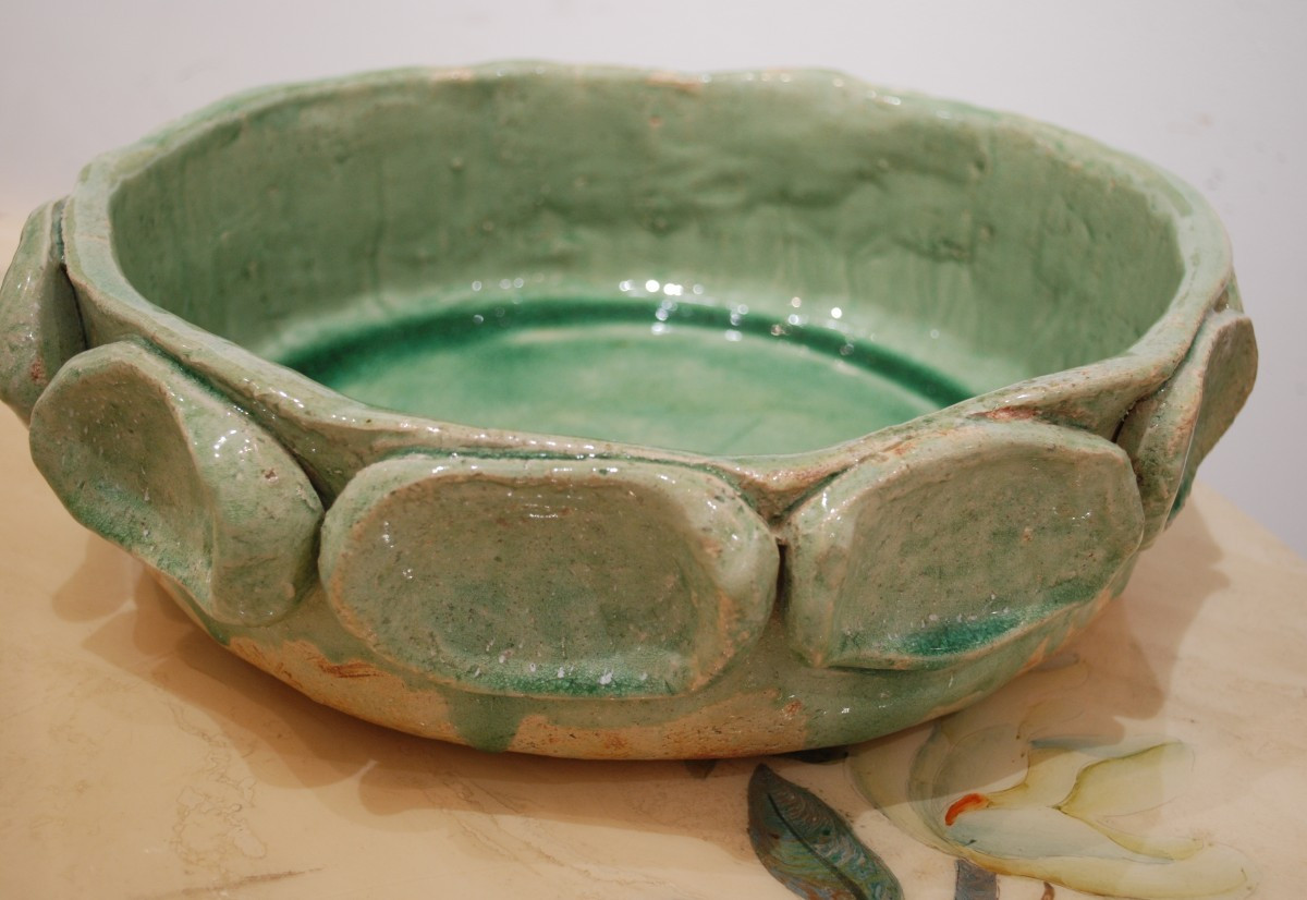 Coupe vert d'eau en grès émaillé par l'artiste Eugénie Julien signée 