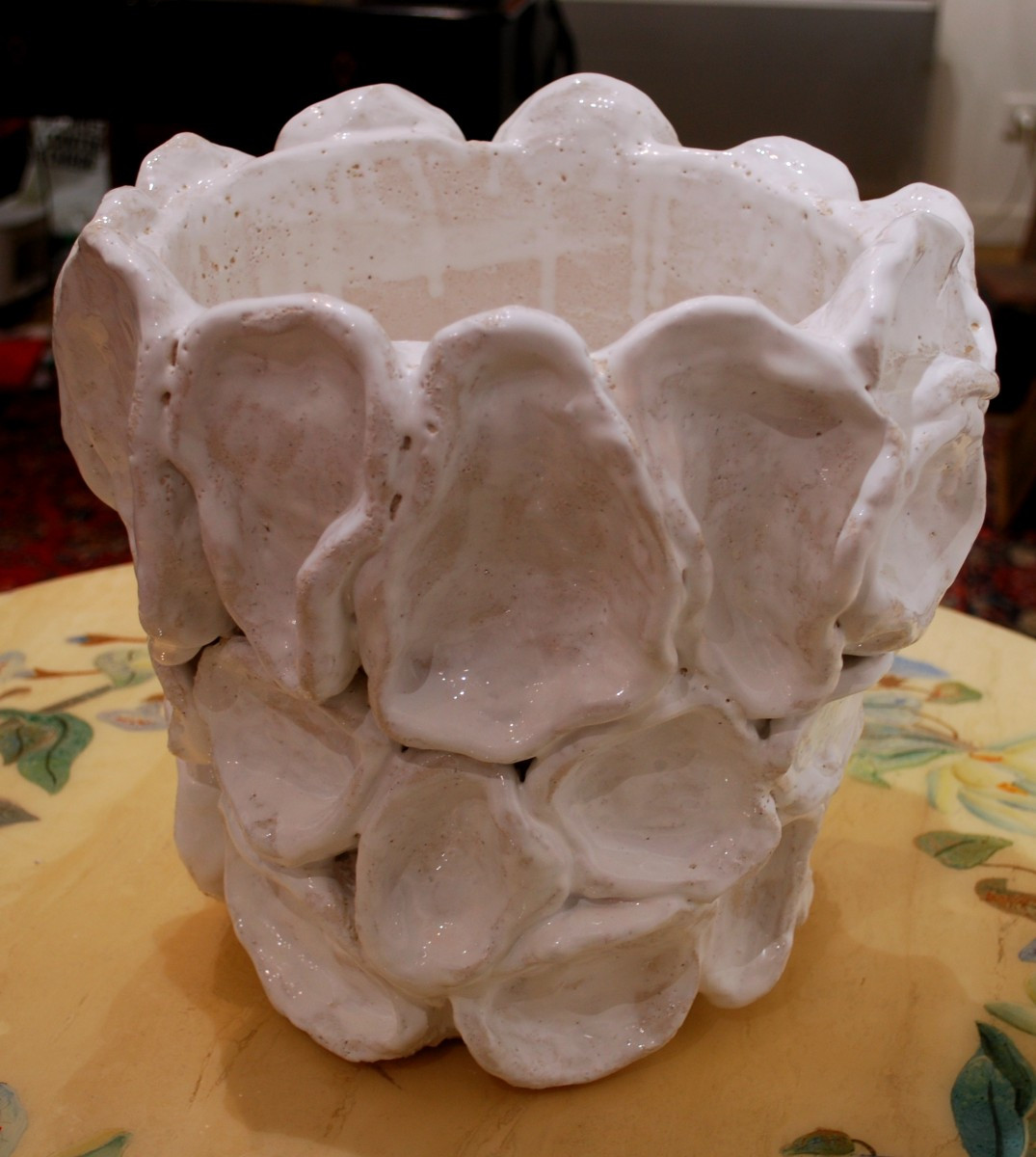 Vase en grès émaillé blanc par Eugénie Julien