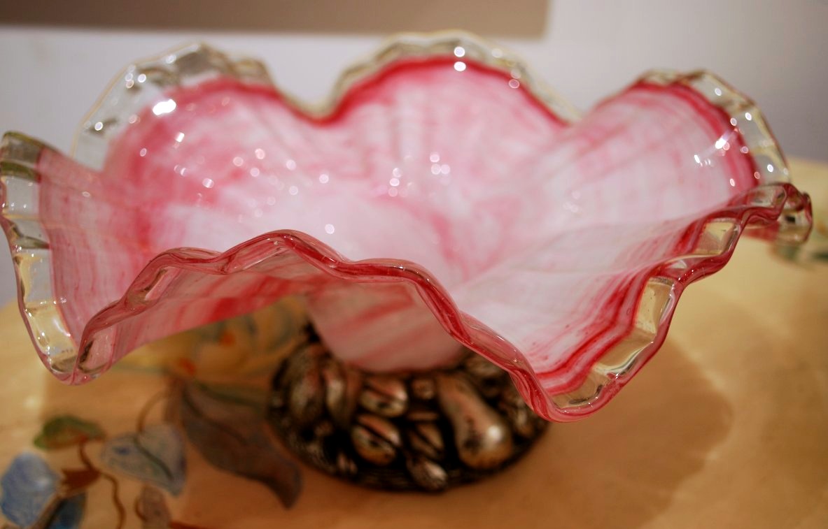 Coupe centre de table en verre irisée de rose