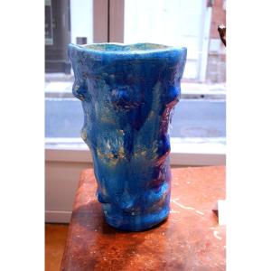 Vase en grès émaillé bleu par Eugénie Julien signé