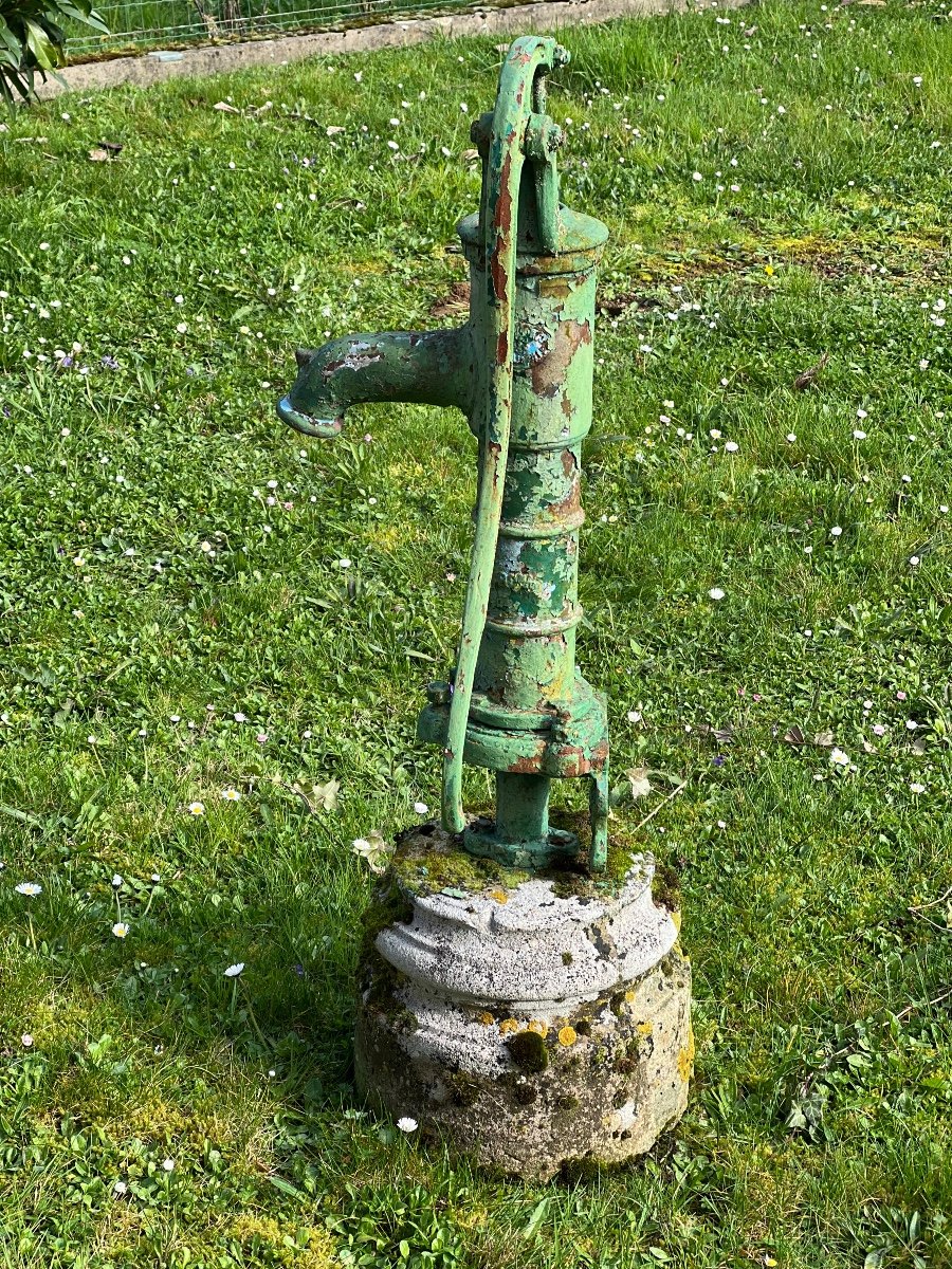 Old Village Water Pump 19th-photo-2